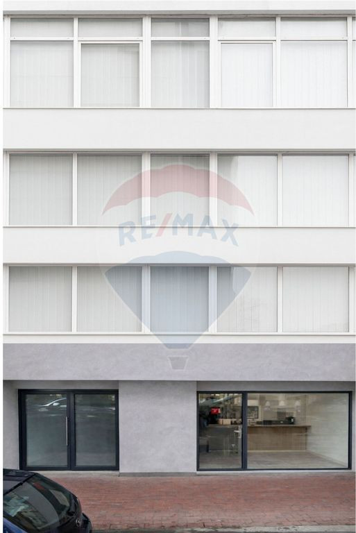 Cladire de birouri+spațiu comercial cu vitrina stradala,...