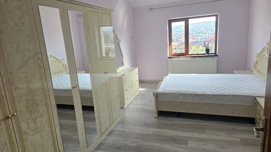 Vand apartament cu 2 camere decomandat in Deva, bloc din anul 2008