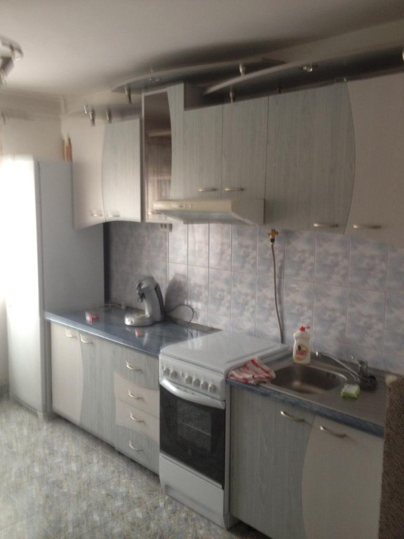 Republicii, zona buna, 2 camere, decom., etaj 3