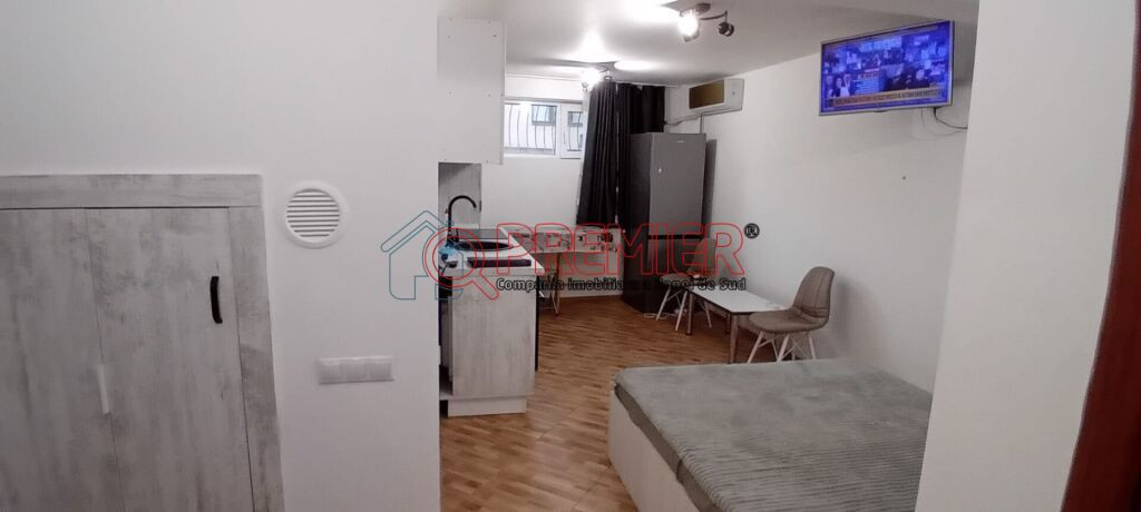 Metrou Eroii Revoluției - Garsonieră