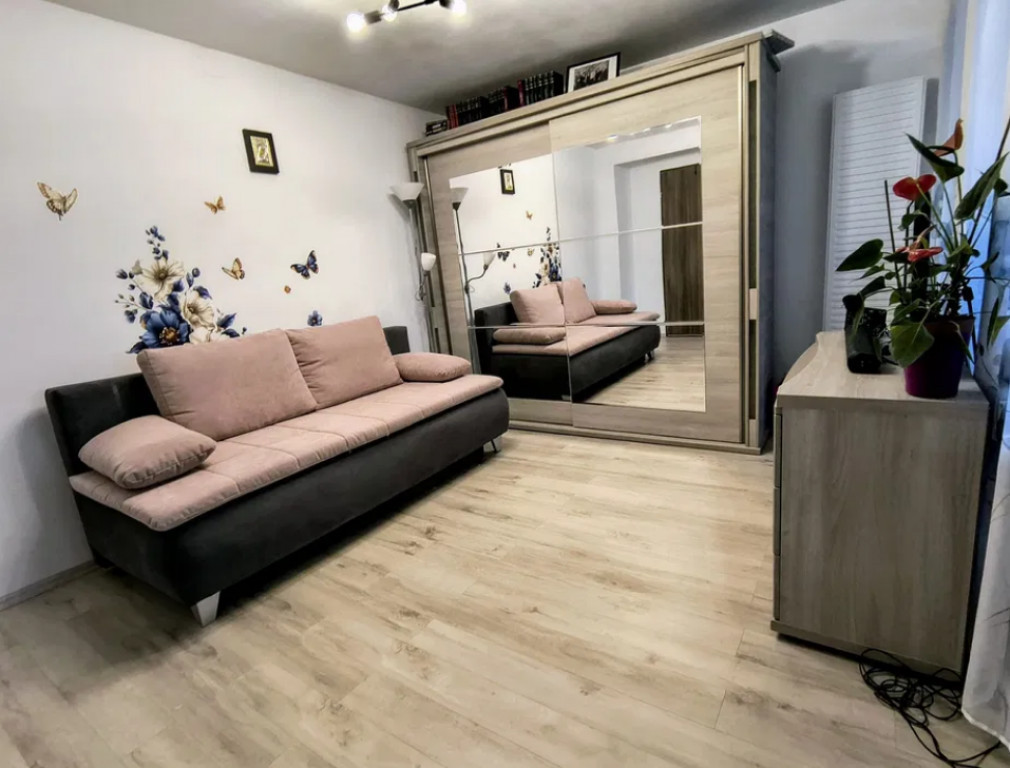 Apartament 3 camere, decomandat - zona Astra