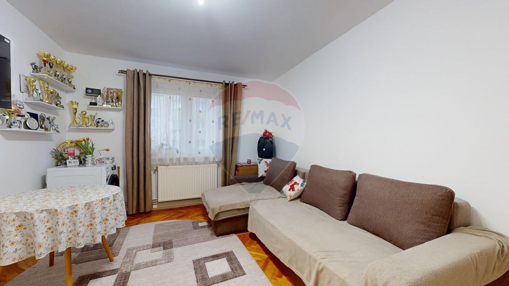 Apartament cu 2 camere de vânzare în zona Florilor