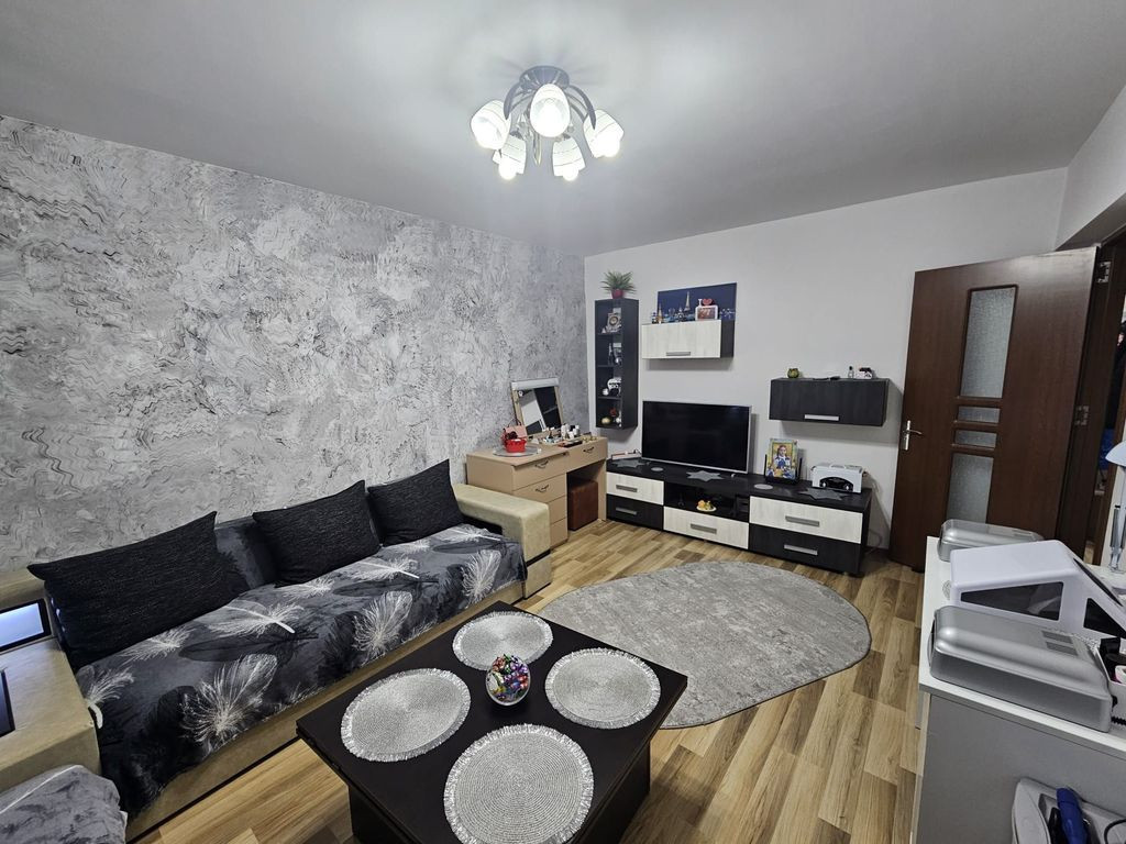 Apartament cu 3 camere – Zona Exercitiu, Pitești