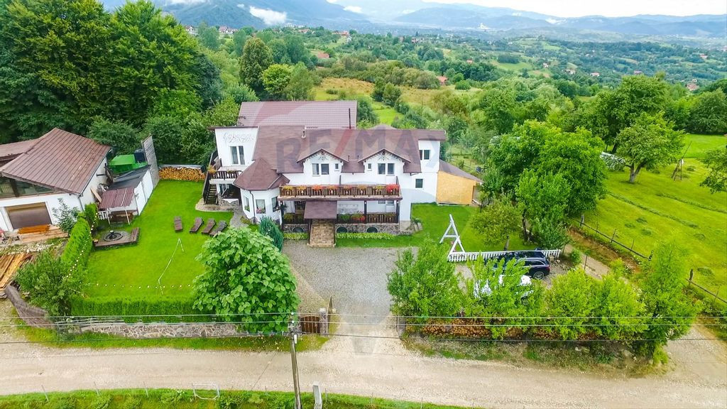 Cabana la Flo, 8 cam,P + M, teren 888 mp oportunitate de ...