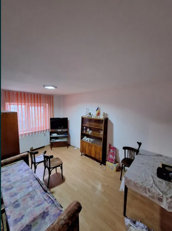 Apartament 3 camere, decomandat - zona Astra