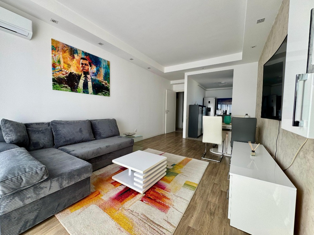 COSMOPOLIS - Apartament 3 camere, mobilat si utilat, vedere piscina