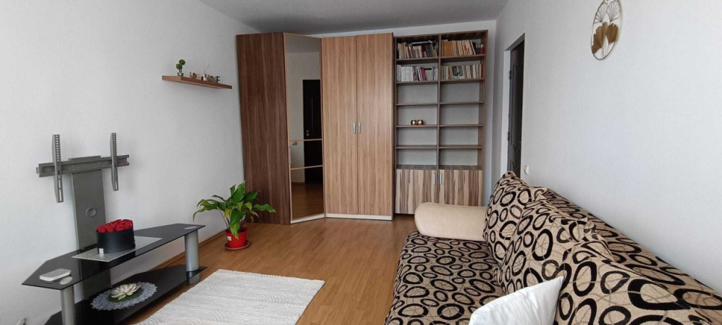 Apartament cu 2 camere decomandat, cu loc de parcare, etaj i