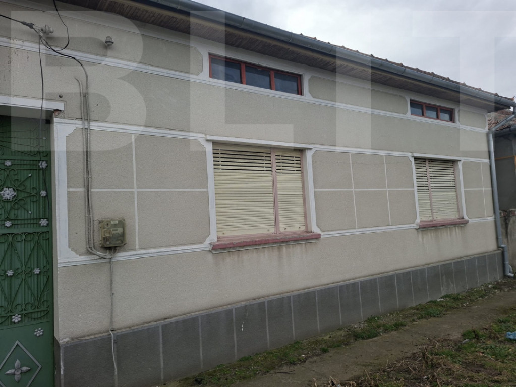 Vand casa la Nadrag zona linistita foarte aproape de centru