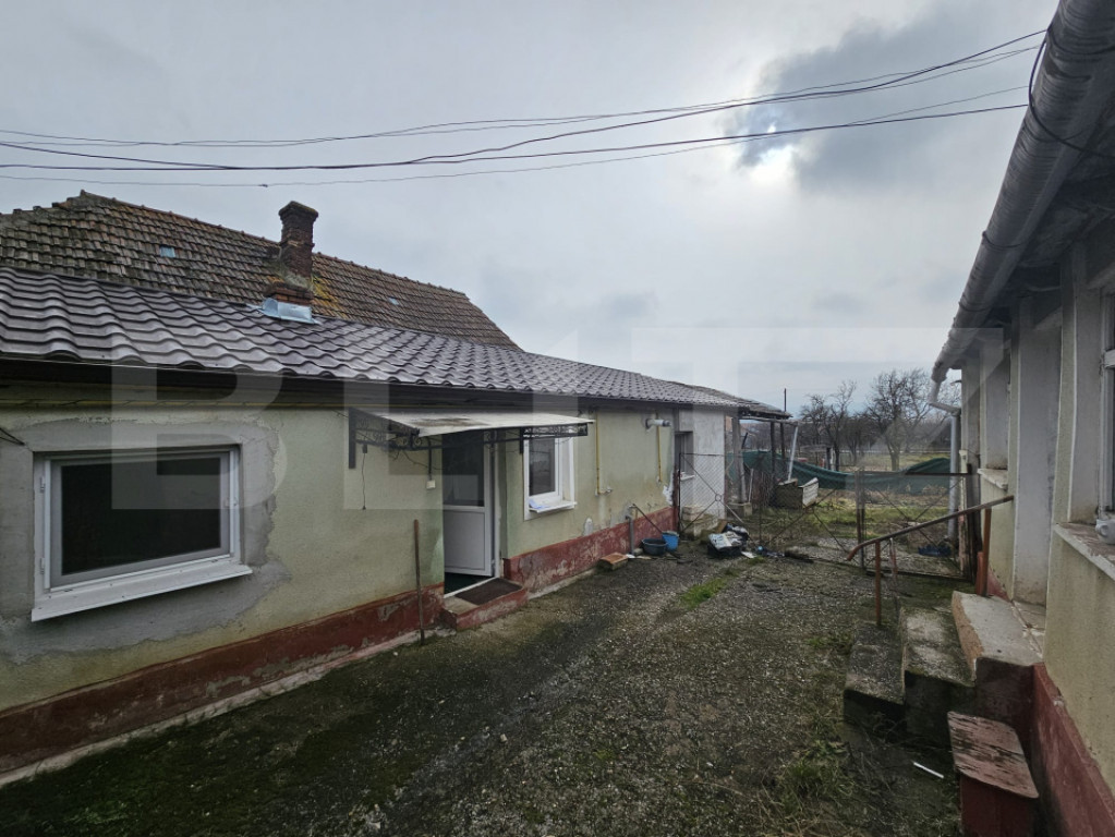 Casă cu 4 camere, teren 544 mp, 2 fronturi stradale asfalta