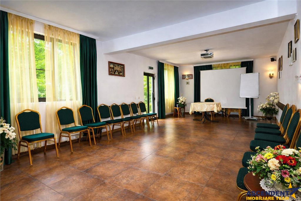 Complex turistic,afacere la cheie,3 vile, teren 7.700 mp,pan