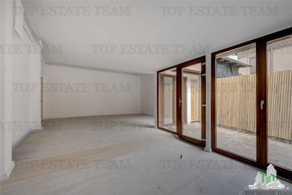 Spatiu comercial ideal bistro/cafenea cu 10 mp curte langa P