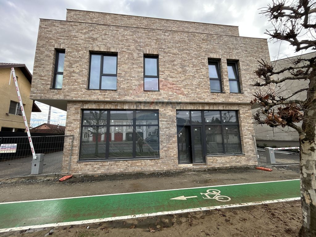 Spațiu comercial STRADAL 110mp 3.2 i de închiriat în z...