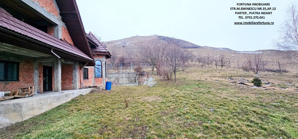 Vila cocheta,beci si livada,cadru natural intim,atractiv,zona Ciritei