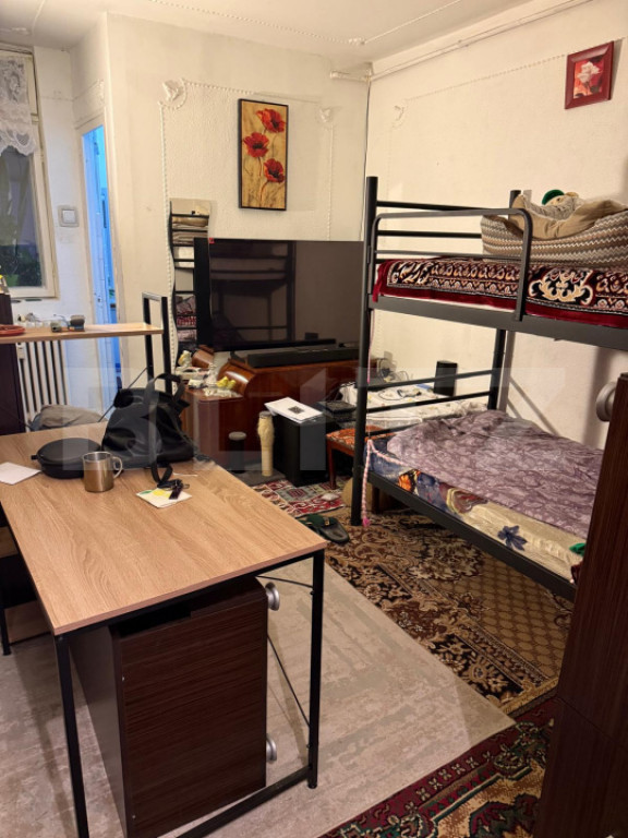 Garsoniera zona Tractorul in apropiere de Mall Coresi