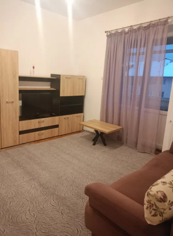 Apartament 2 camere, semidecomandat - zona Astra