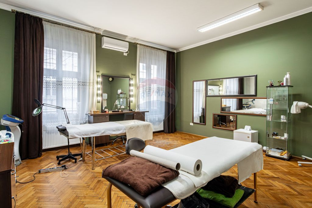 Apartament cu 2 camere de vânzare în zona Teatrului de ...