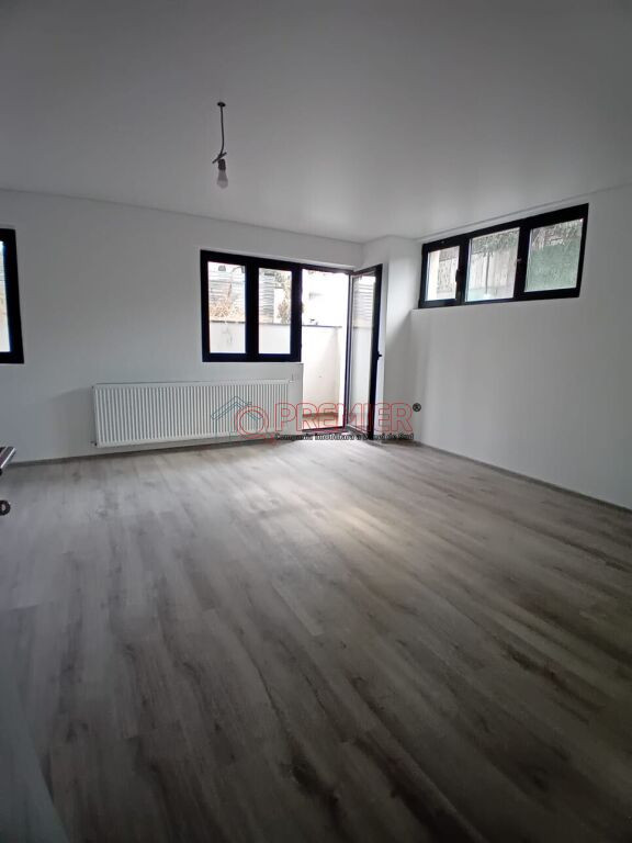 Sector 4 ! APARATORII PATRIEI - GARSONIERA + LOC PARCARE -