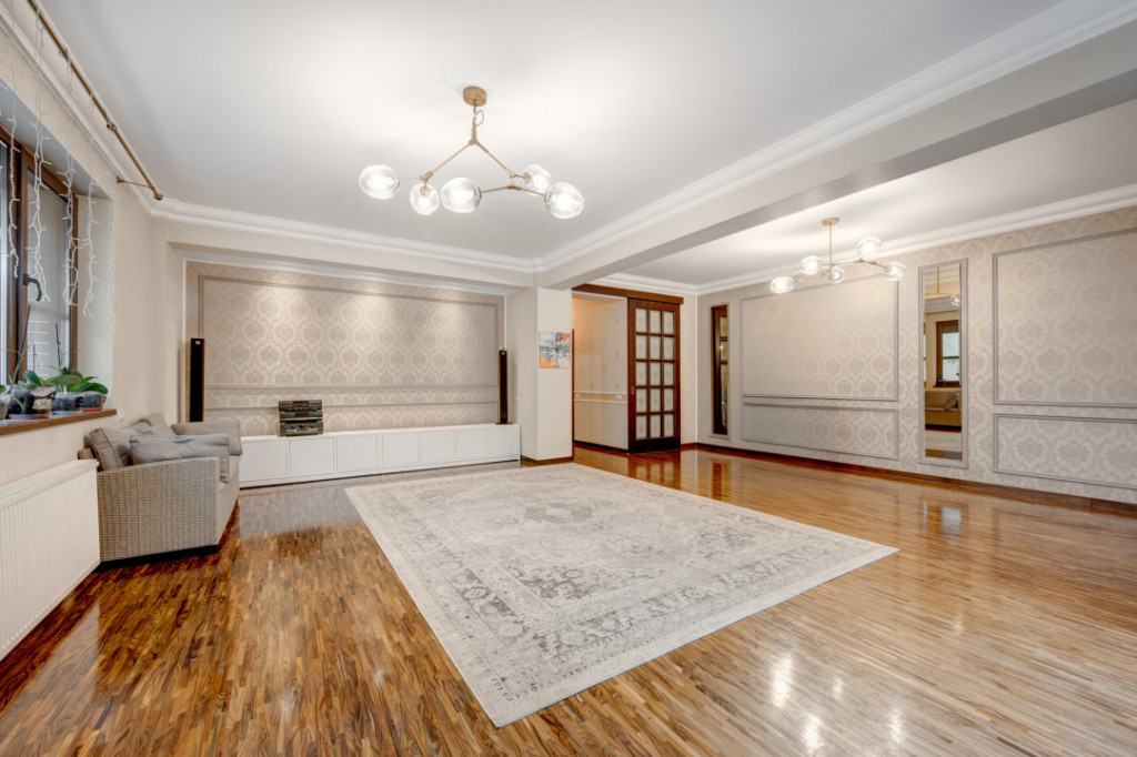 Apartament 170mp utili, 77mp curte și 3 locuri parcare, Par