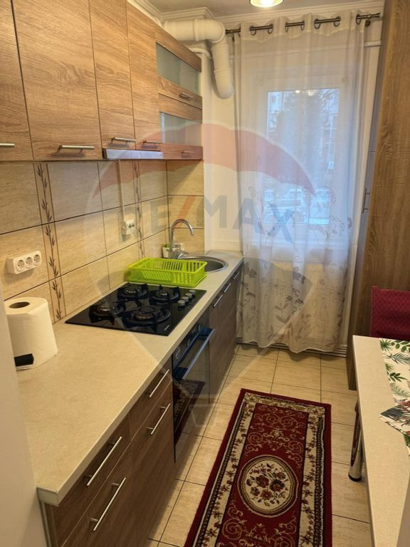 Apartament cu 3 camere de vânzare în zona Craiovita Noua