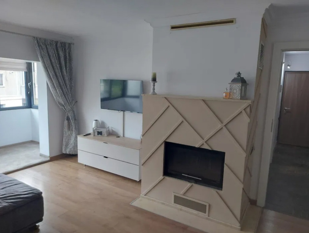 Apartament 4 camere, decomandat - zona Sacele