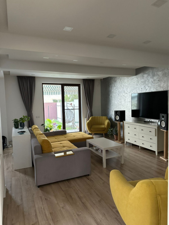 Casa cu 4 camere, moderna, 115 mp, 3 parcari, zona Terra