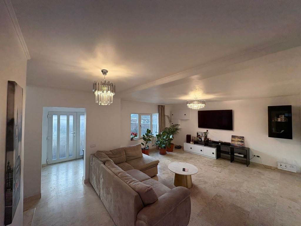 Casa 4 dormitoare renovata finisaje premium teren 459mp Lumina