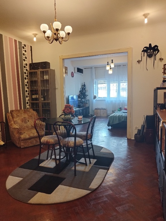 Vand apartament 3 camere Piata Victoriei