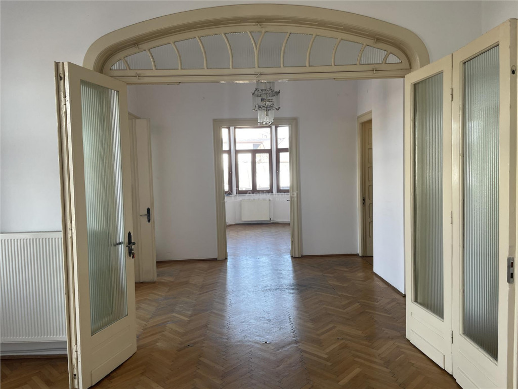 3 cam Calea Calarasilor, Hyperion