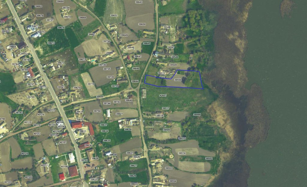 Teren intravilan 4367 mp – Salcioara – deschidere la lac