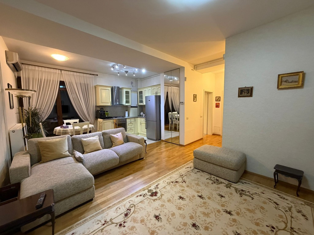 2 camere, Arcul de Triumf / Herăstrău, bloc 2006