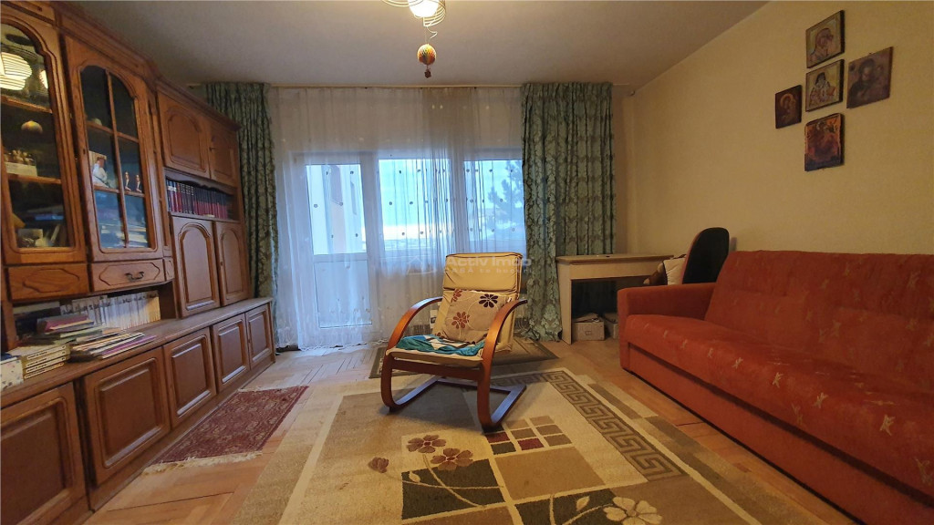 Apartament generos - 3 camere - 87 mp - etaj 2 - Obcini