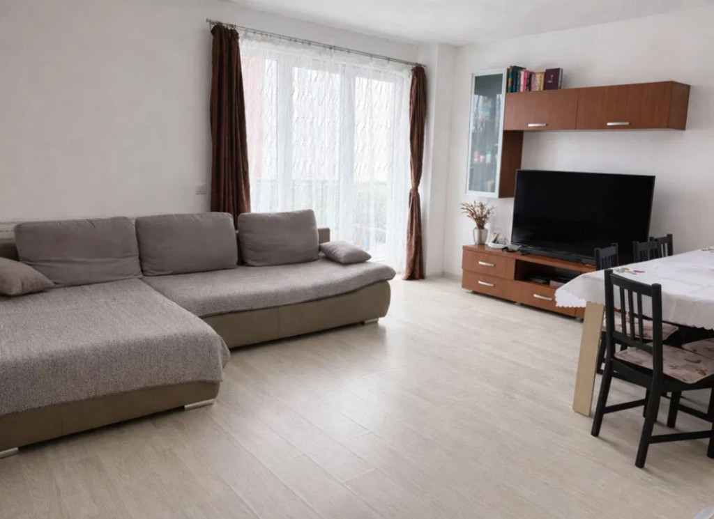 Apartament 3 camere, decomandat - zona Tractorul