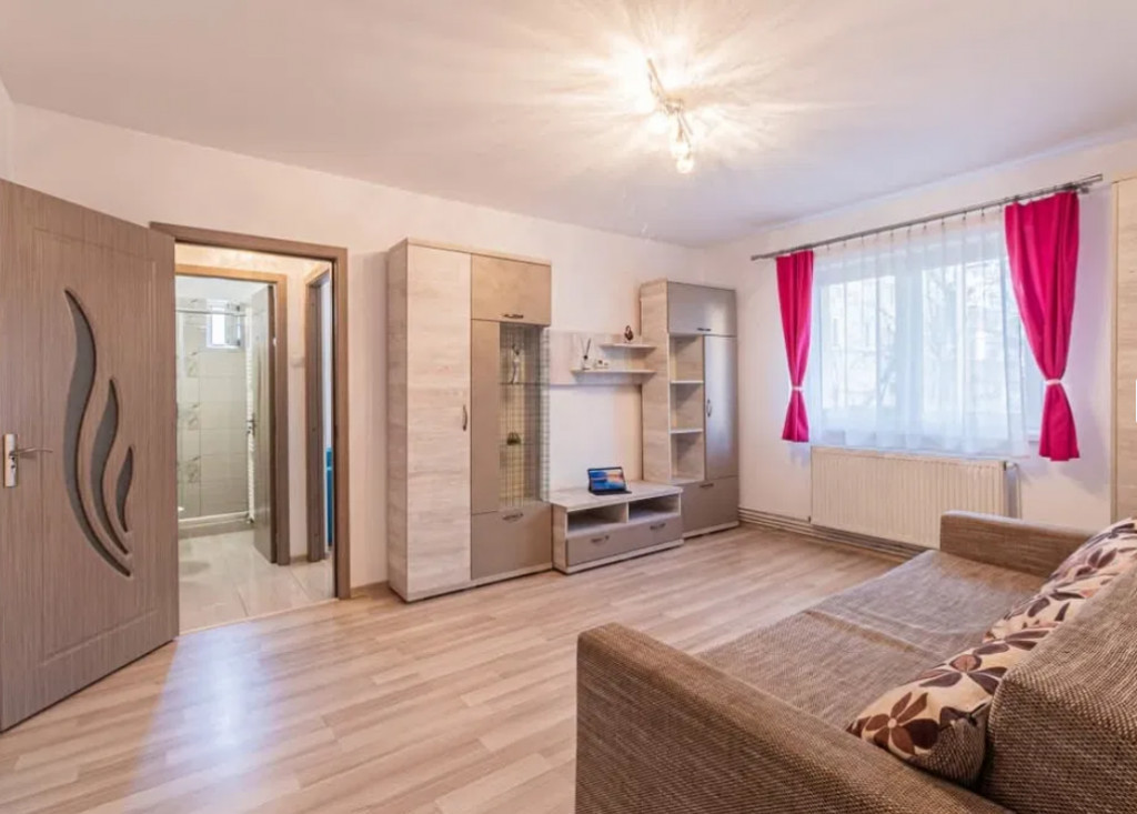 Apartament 2 camere, semidecomandat - zona Astra