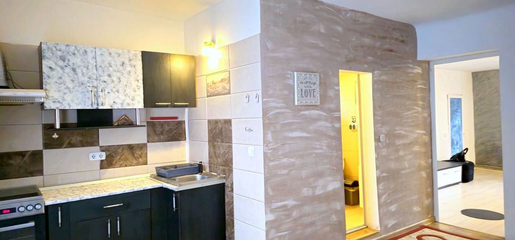 Apartament cu 2 camere, la casa - zona centrala -