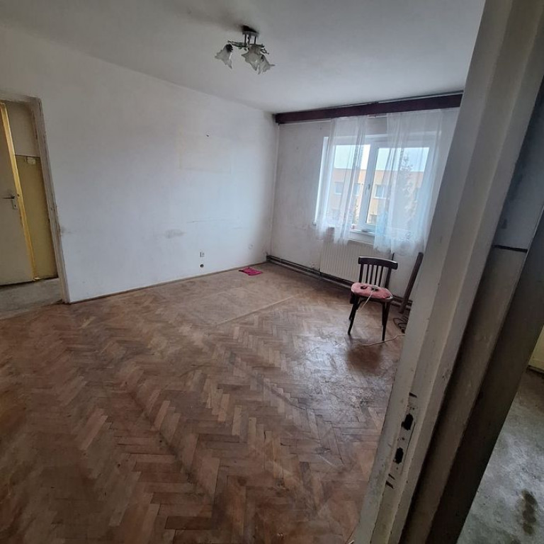 Apartament 2 camere Florilor ,fara imbunatatiri 65000 Euro