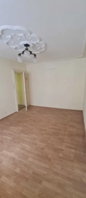 Apartament 2 camere, decomandat - zona Tractorul