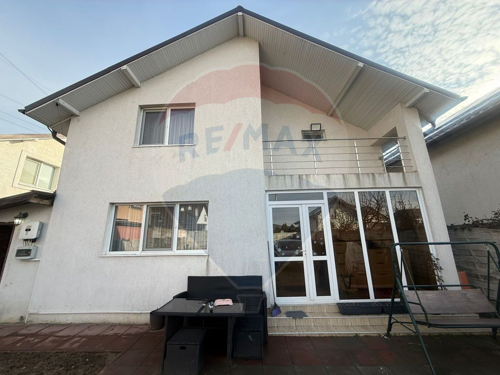 Casă / Vilă cu 5 camere de vânzare