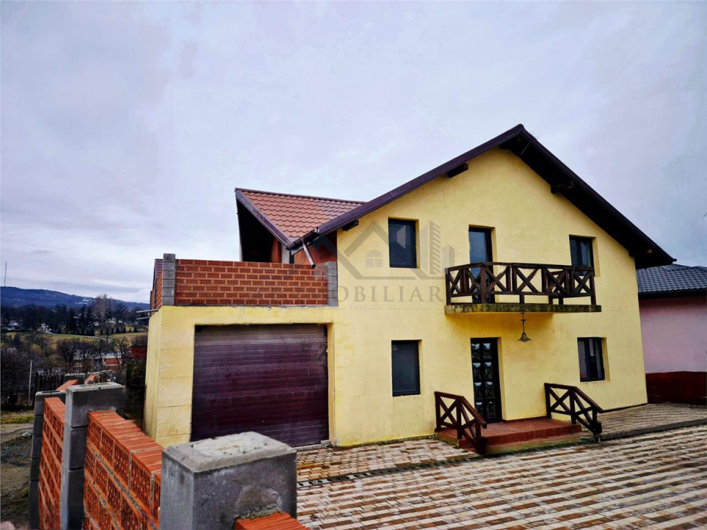 Casa de individuala cu garaj in Bucium