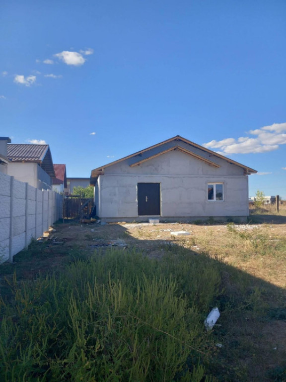 CASA parter, 90 mp utili , teren 560 mp , COSOVENI , SUPER P