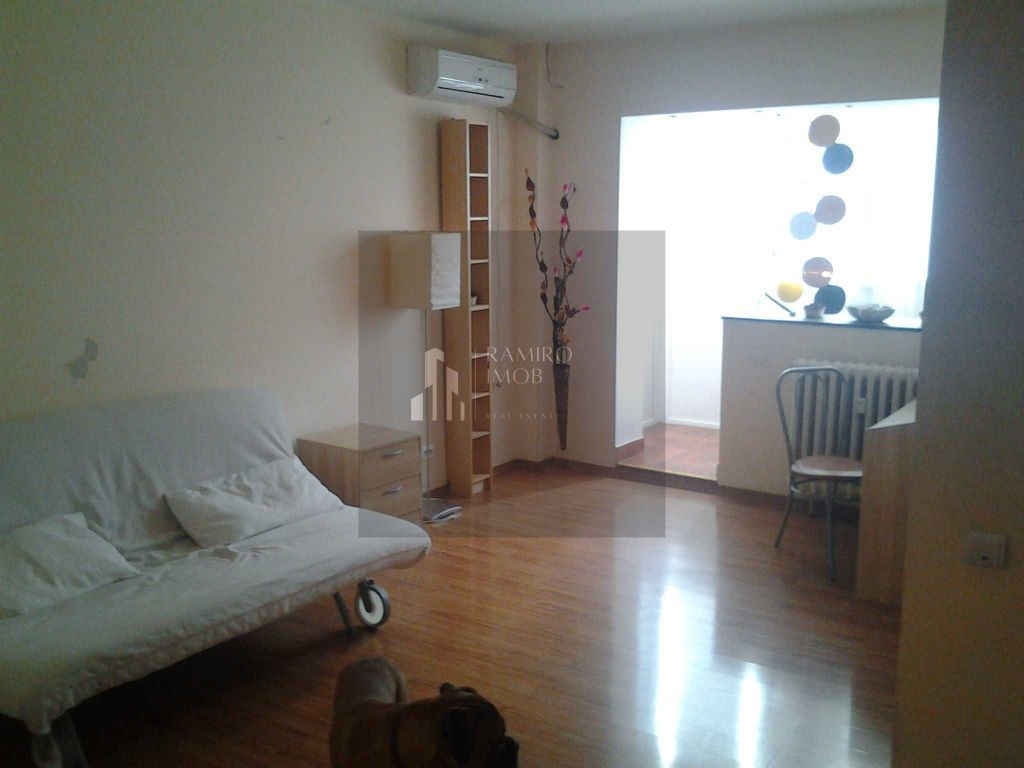 Garsoniera 34 mp zona Titan