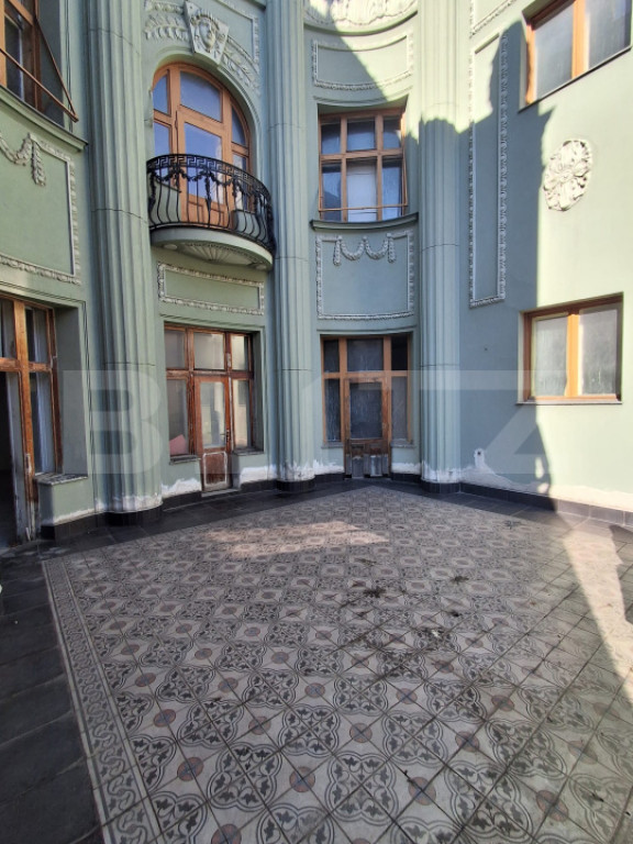 Spațiu comercial 160 mp + terasă 40 mp, lângă Piața Sfa