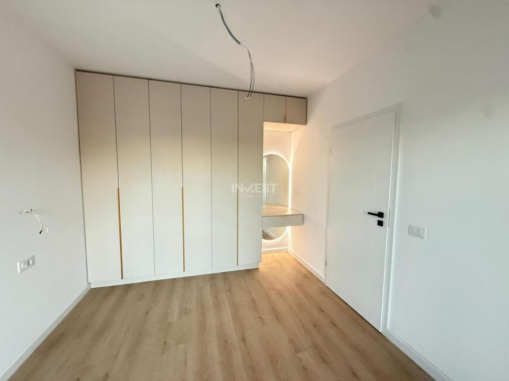 CASA INDIVIDUALA, 4 CAMERE, 2 BAI SI POD, MALL MOLDOVA, COMI