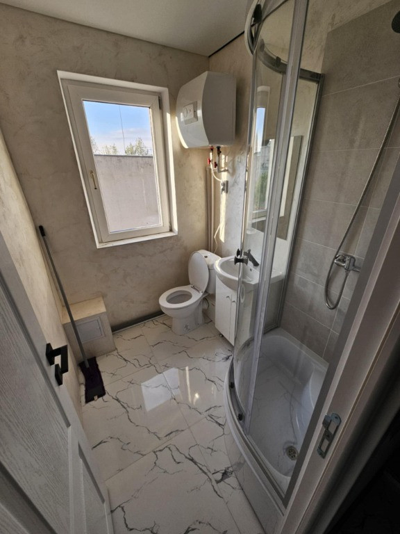 Cameră de cămin cu baie proprie,geam la baie,zona Mihail Sturza