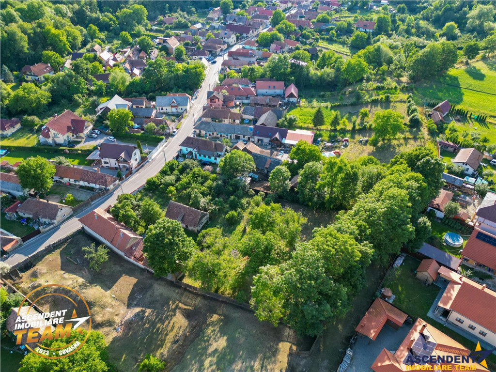 FILM! Peste 1.500mp teren intravilan, zona de case, acces fa