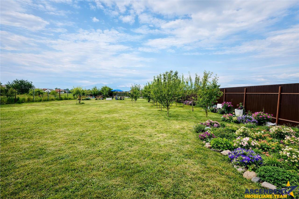 Casa generoasa cu pretios teren de 2.400 mp, Sanpetru, Braso