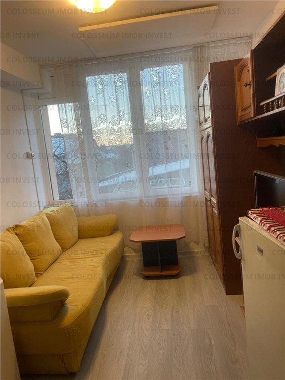 COLOSSEUM; Camera cu baie renovat mobilat Piata Astra Orizont