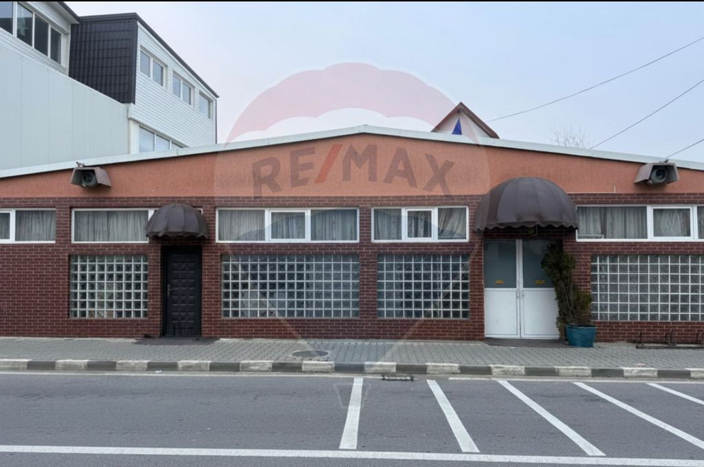 Casă / Vilă cu 8 camere de vânzare în zona Central