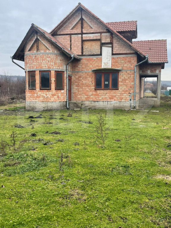 Casa 310 mp utili, 2900 mp teren, zona Insula, Campia Turzii