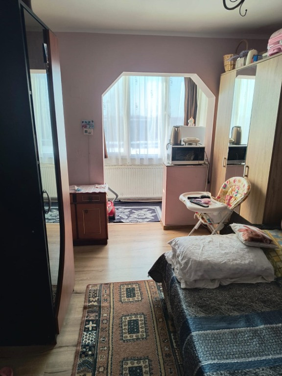 Garii, garsoniera, etaj 2