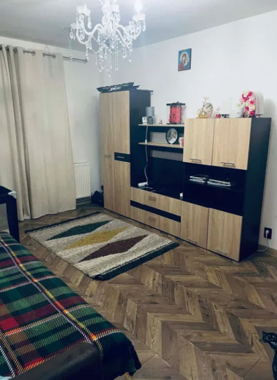 Apartament 2 camere, semidecomandat - zona Noua